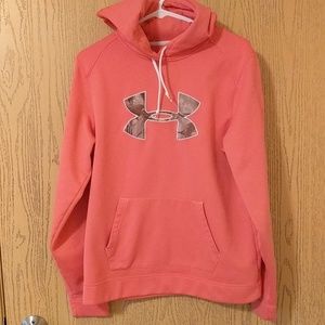 ⭐⭐Large Semi fitted Under Armour hoodie